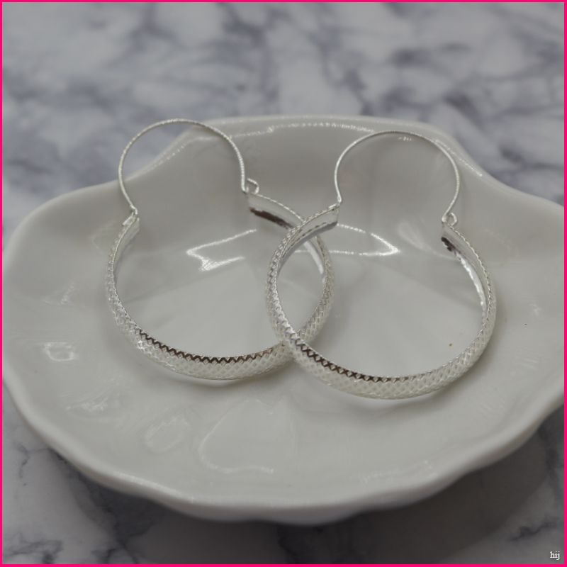 Argollas Bote Relieve - Sofisticación con un Toque Moderno