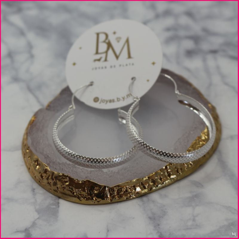 Argollas Bote Relieve - Sofisticación con un Toque Moderno