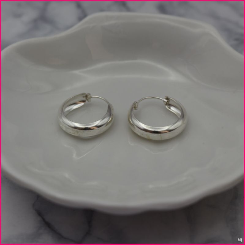 Argollas Mini Clásicas - Pequeñas Joyas de Elegancia