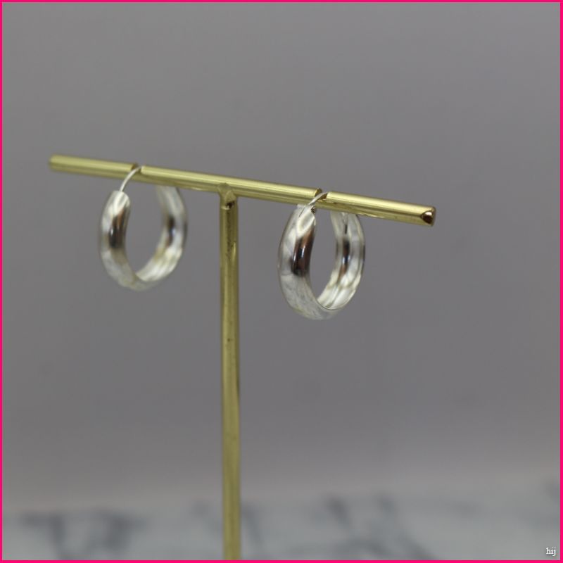 Argollas Mini Clásicas - Pequeñas Joyas de Elegancia