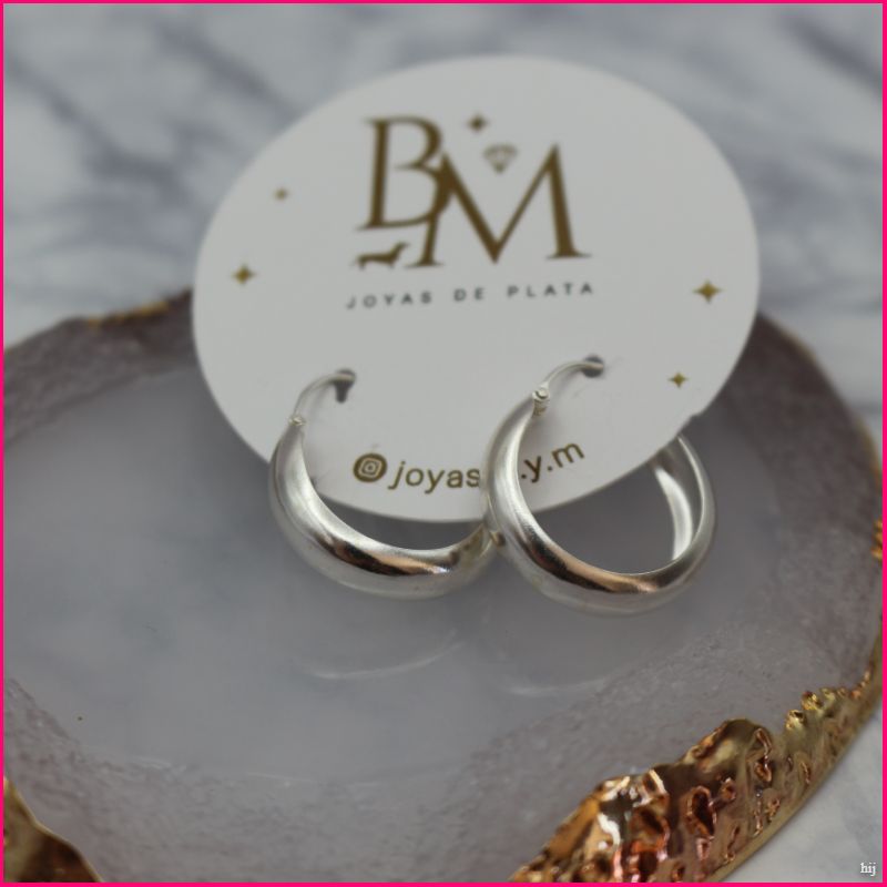 Argollas Mini Clásicas - Pequeñas Joyas de Elegancia