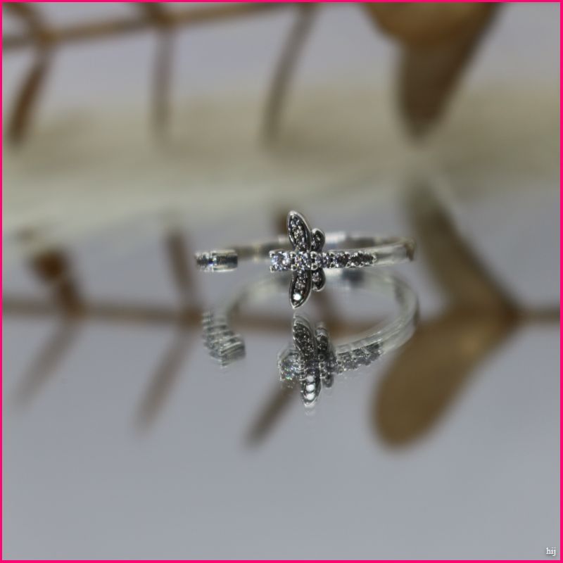Anillo Libélula Brillante - Elegancia y Transformación en Plata