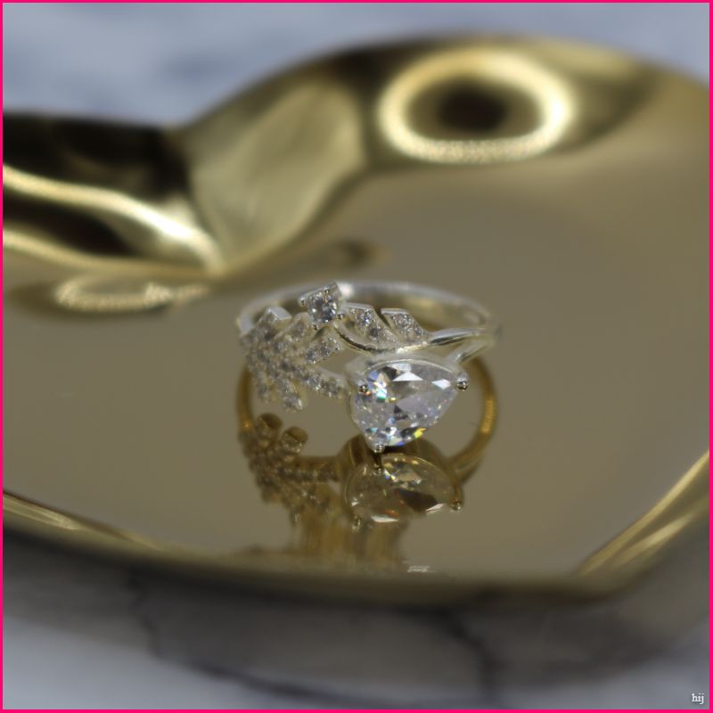 Anillo de Plata con Zirconia - Elegancia Brillante 💎✨