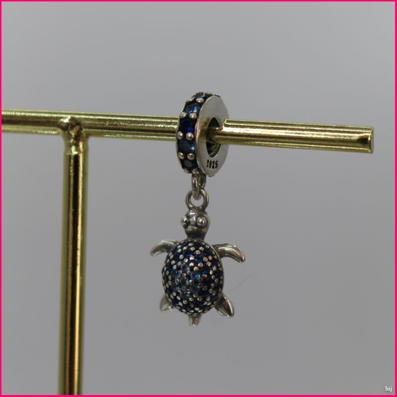 Charm Tortuga con Circones Azules 🐢✨