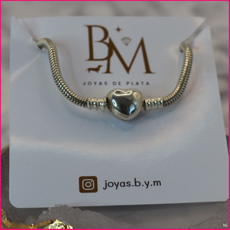 Pulsera de corazón Sencilla pero elegante.
