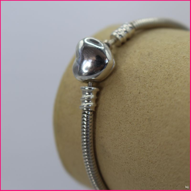 Pulsera de corazón Sencilla pero elegante.