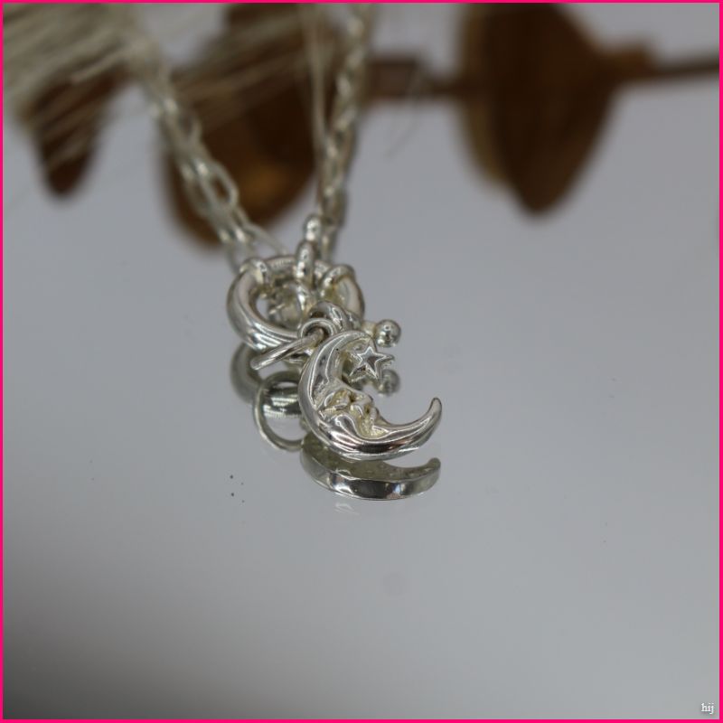 Collar Luna Plateada: Un Brillo de Misterio y Elegancia 🌙💫