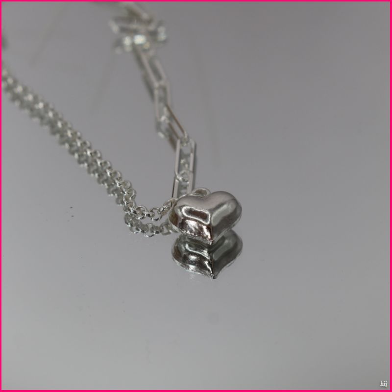 Collar Corazón Plateado: El Símbolo Perfecto de Elegancia y Amor 💖✨