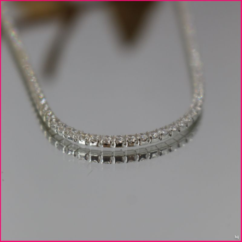 Collar de Circones Brillantes: Un Toque de Lujo y Refinamiento en Tu Look 💎✨
