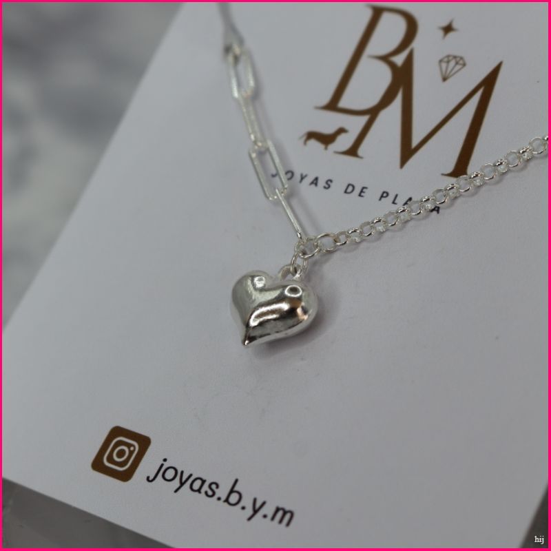 Collar Corazón Plateado: El Símbolo Perfecto de Elegancia y Amor 💖✨