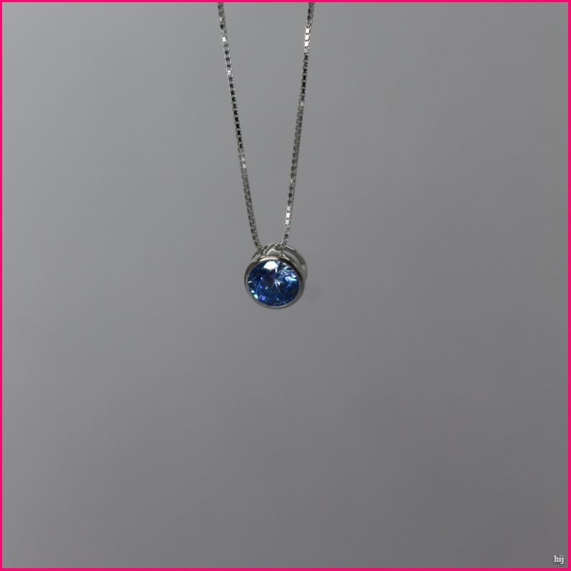 Collar Punto de Luz Celeste: Una Joya que Ilumina tu Estilo 💎✨