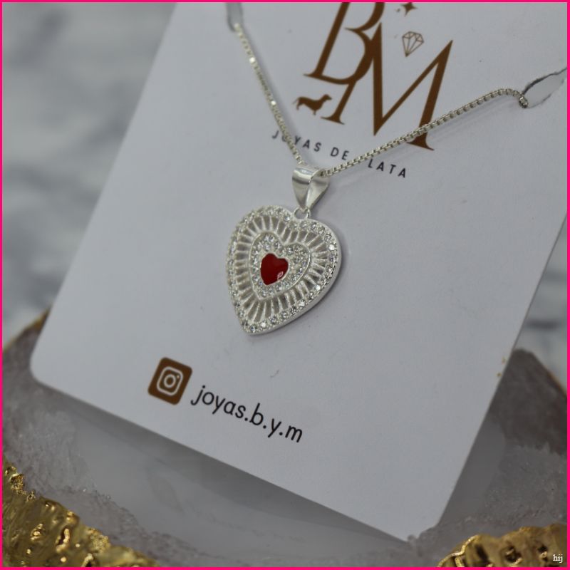 Colgante Corazón Rojo: El Símbolo del Amor y la Pasión Eterna ❤️✨