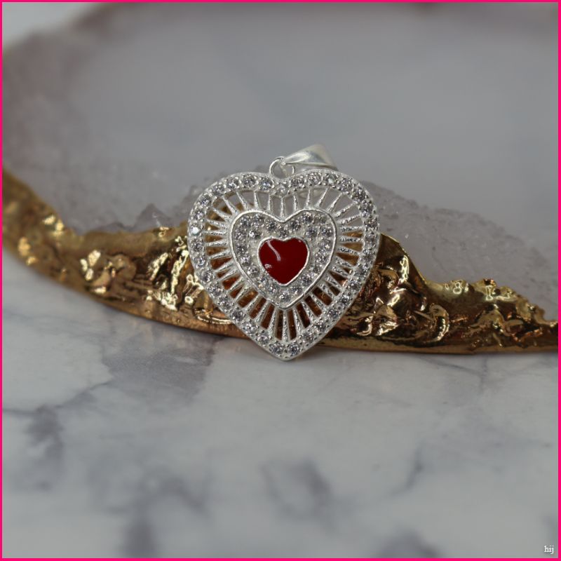 Colgante Corazón Rojo: El Símbolo del Amor y la Pasión Eterna ❤️✨