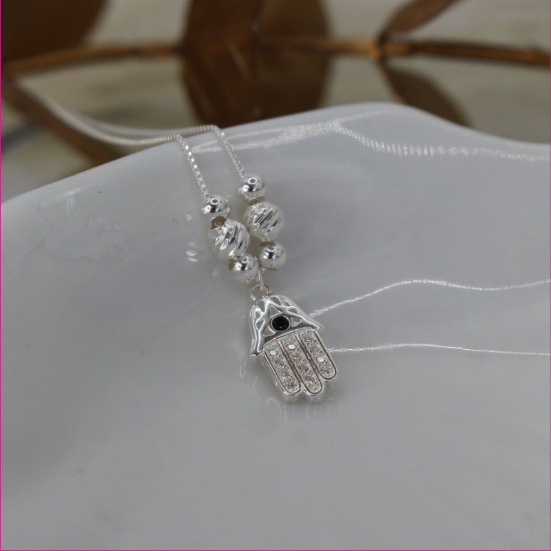 Collar Mano de Fátima: Protección y Estilo en una Joya Única ✨