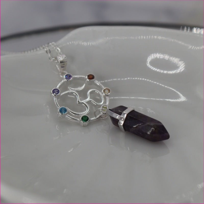 Collar con Cuarzo y 7 Chakras: Armonía y Protección en una Joya ✨