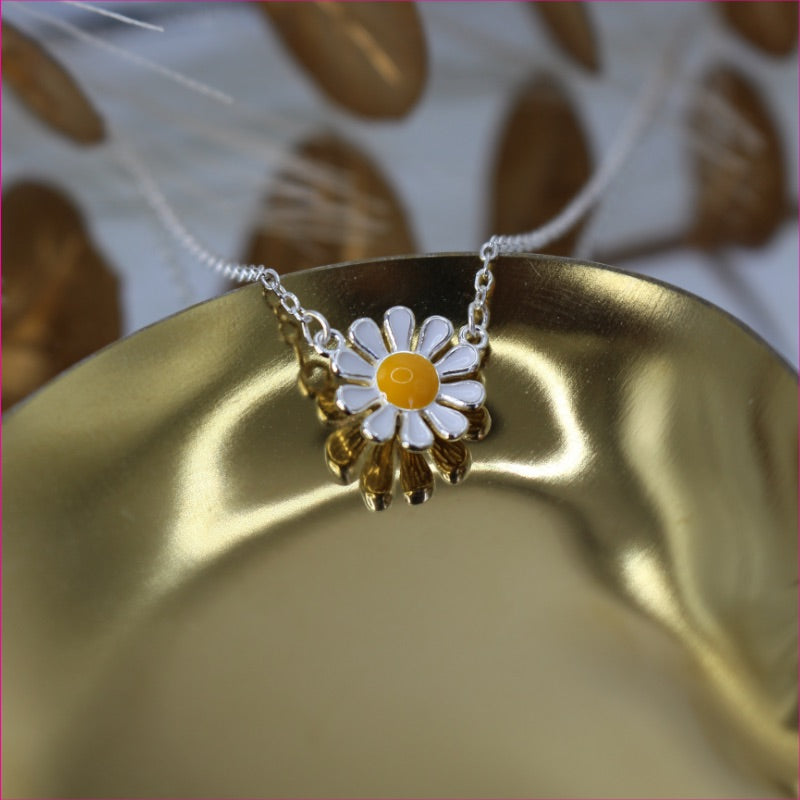 🌼 Collar Flor Margarita: La Alegría de la Naturaleza en Plata 🌼
