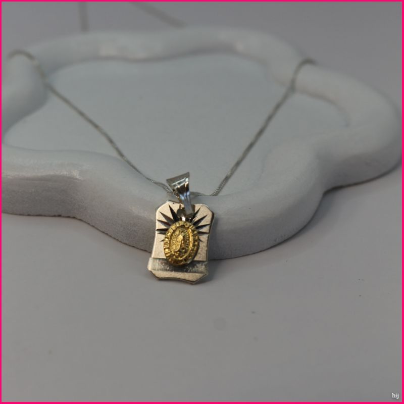 💎 Collar "Virgen con Detalles en Oro": Fe y Elegancia ✨