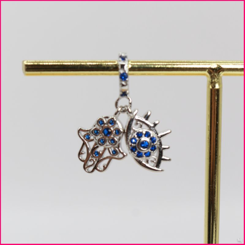 Charm Doble “Mano de Fátima y Ojo Protector”: Un Toque de Elegancia y Protección ✨
