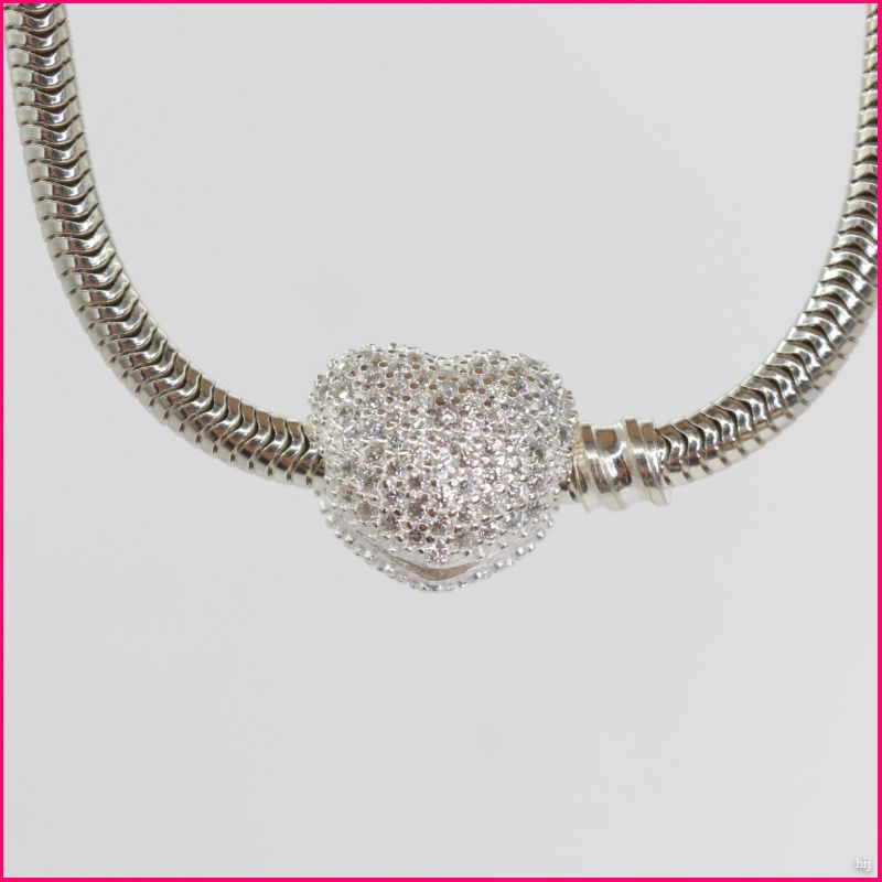 Charm Corazón Brillante: Tu Símbolo de Elegancia y Amor ✨
