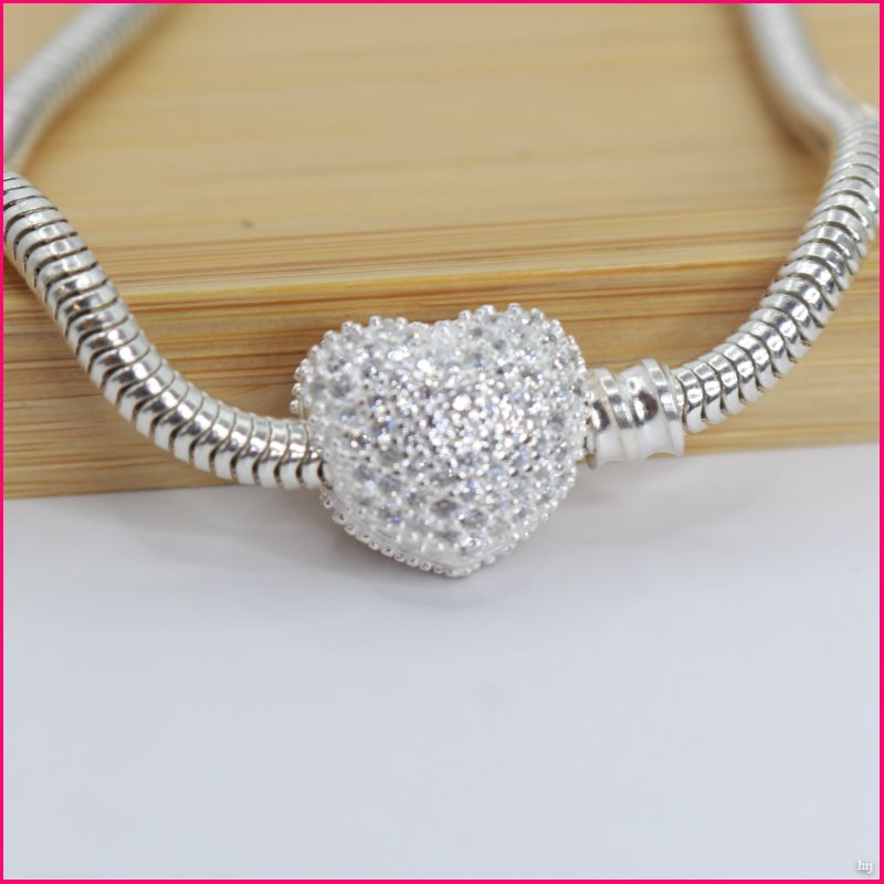 Charm Corazón Brillante: Tu Símbolo de Elegancia y Amor ✨