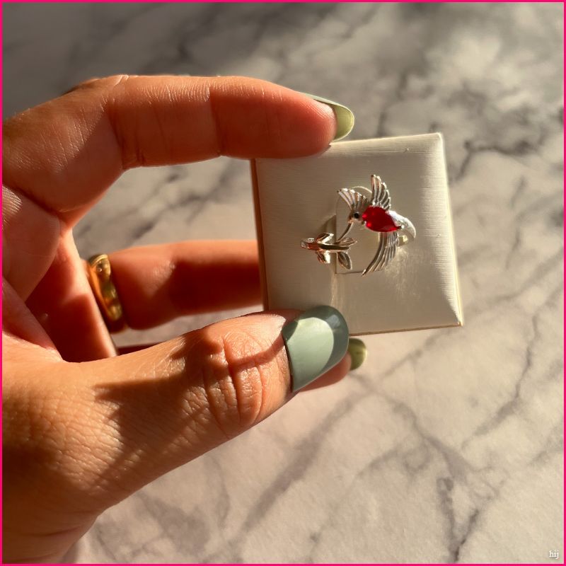 Anillo Colibrí con Zircón Rojo