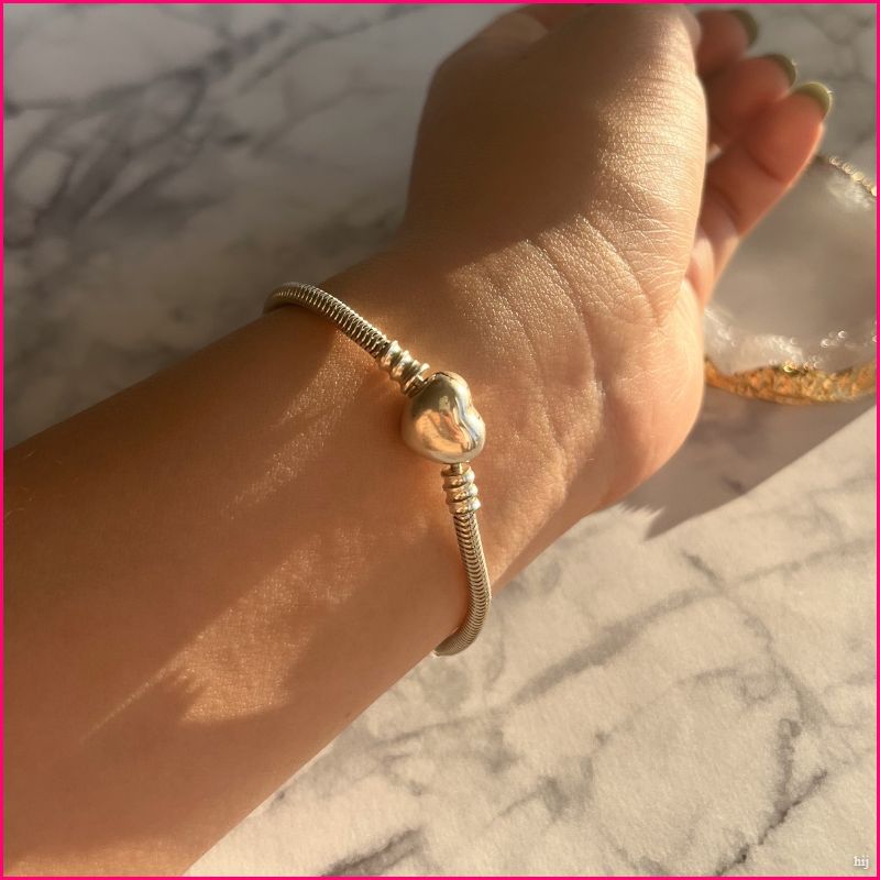 Pulsera de corazón Sencilla pero elegante.