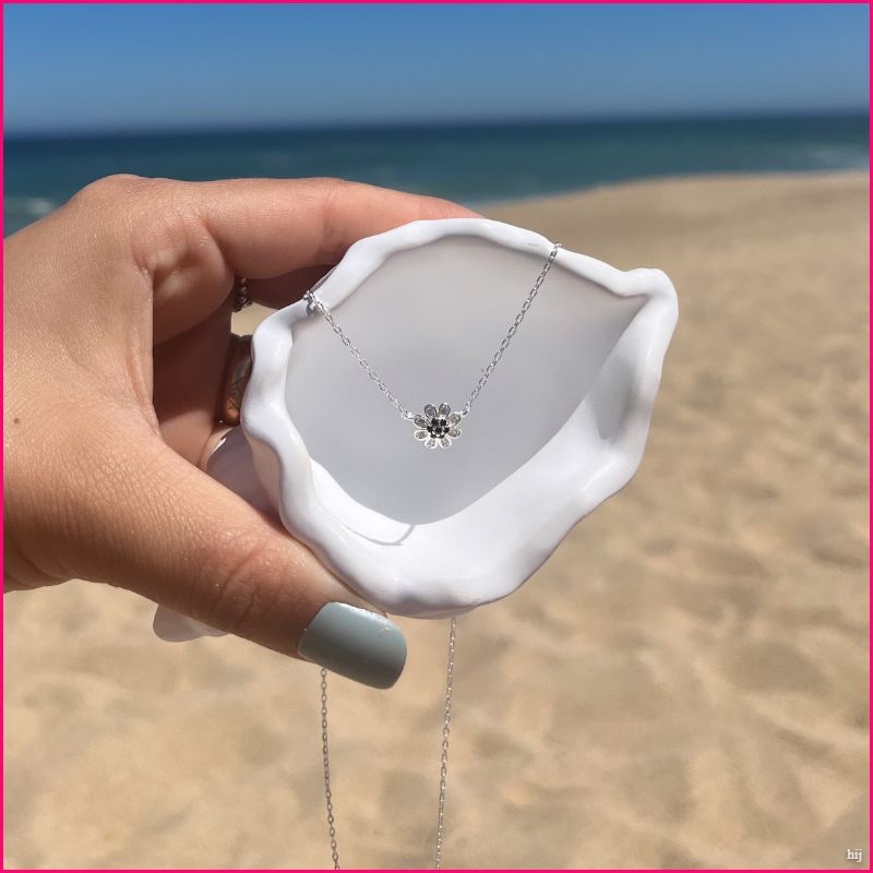 Collar de  Flor Minimalista.