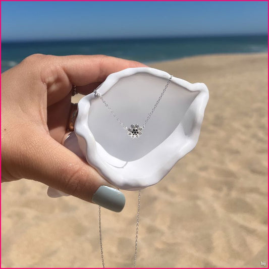 Collar de  Flor Minimalista.
