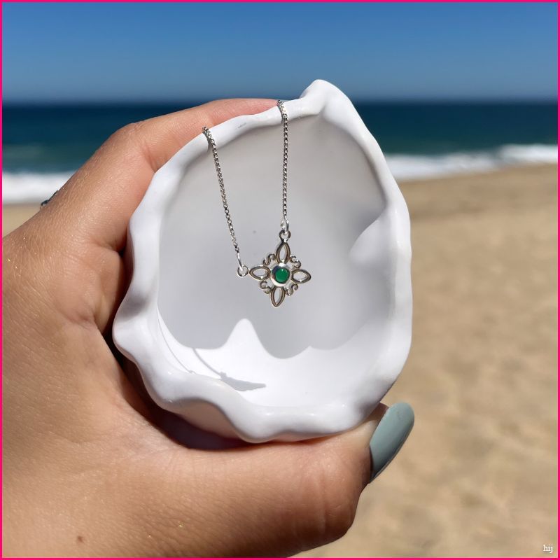 Cadena de Amuleto Nudo de Bruja con Zircon Verde