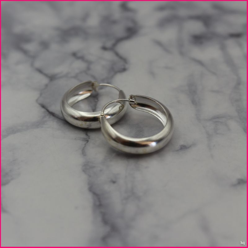 Argollas Mini Clásicas - Pequeñas Joyas de Elegancia