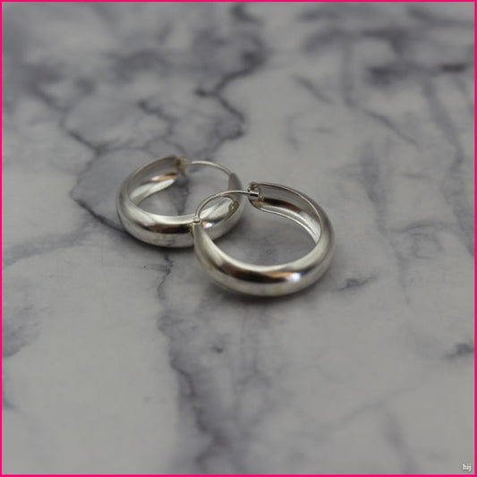 Argollas Mini Clásicas - Pequeñas Joyas de Elegancia