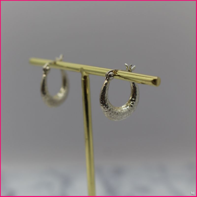 Argollas Ovaladas Martilladas - Textura y Sofisticación