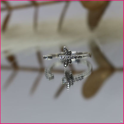 Anillo Libélula Brillante - Elegancia y Transformación en Plata