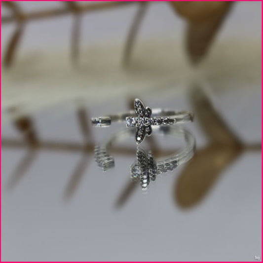 Anillo Libélula Brillante - Elegancia y Transformación en Plata