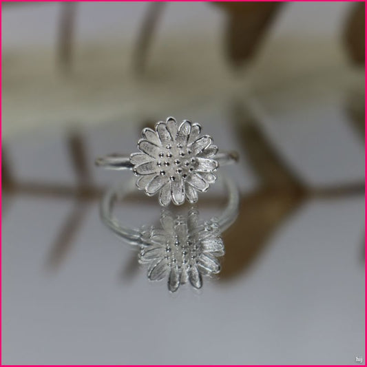 Anillo Flor Blanca - Delicadeza y Pureza en Plata