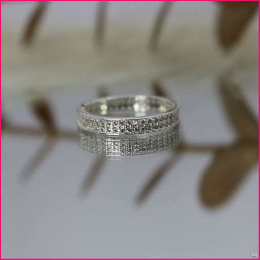 Anillo Brillante Eternity - Elegancia y Sofisticación en Cada Detalle