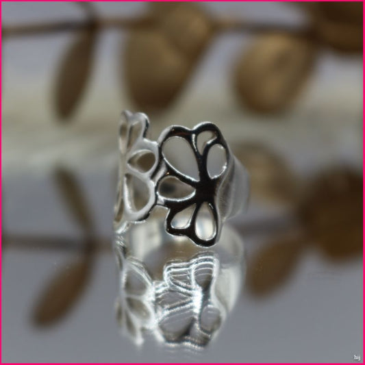 Anillo Minimalista Trébol de Plata - La suerte siempre contigo 🍀