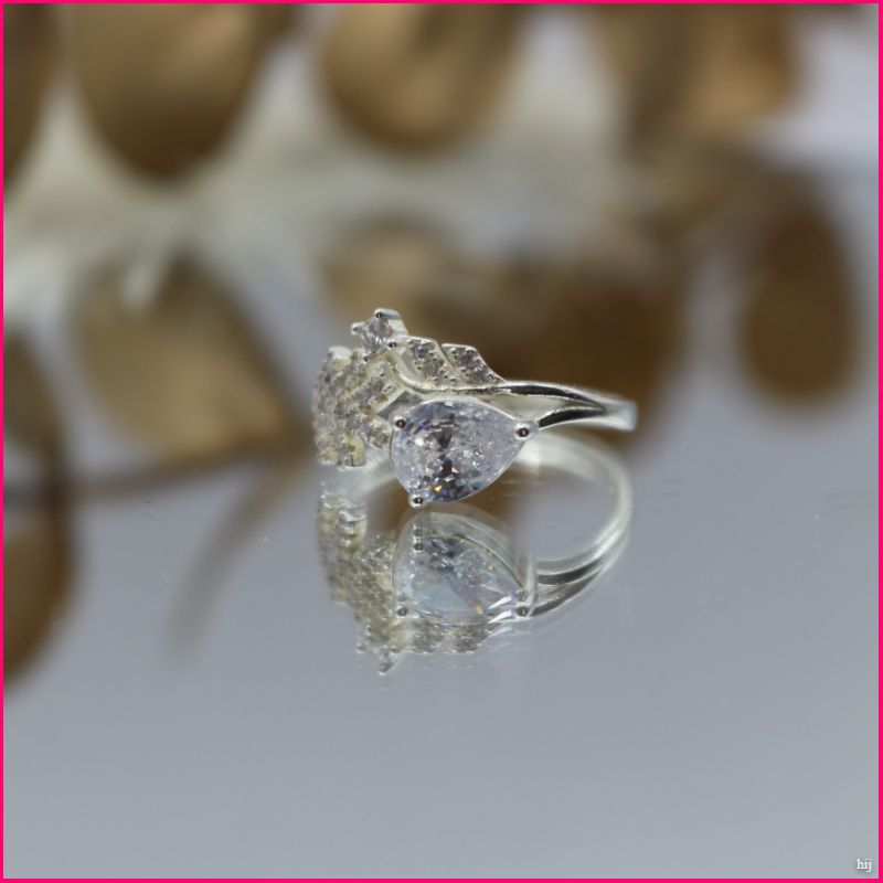 Anillo de Plata con Zirconia - Elegancia Brillante 💎✨