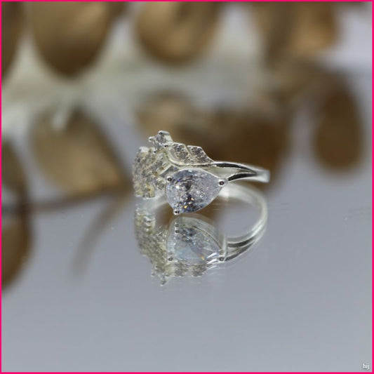Anillo de Plata con Zirconia - Elegancia Brillante 💎✨