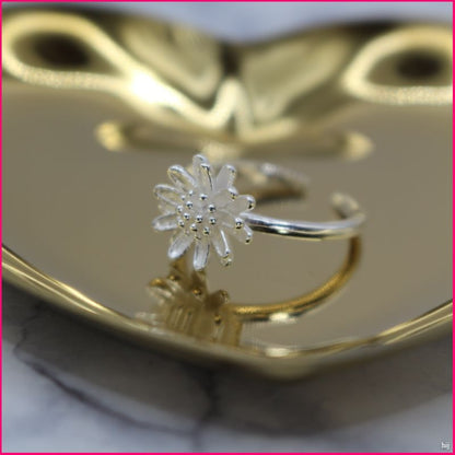 Anillo Flor Blanca - Delicadeza y Pureza en Plata