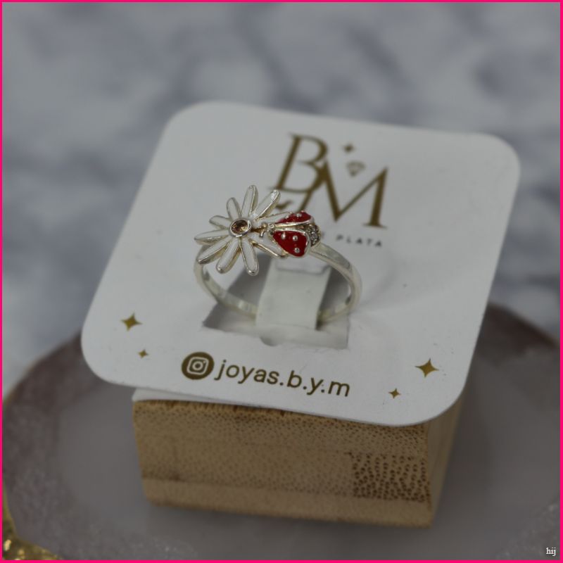 Anillo Flor con Chinita - Un toque de suerte y naturaleza 🌼🐞