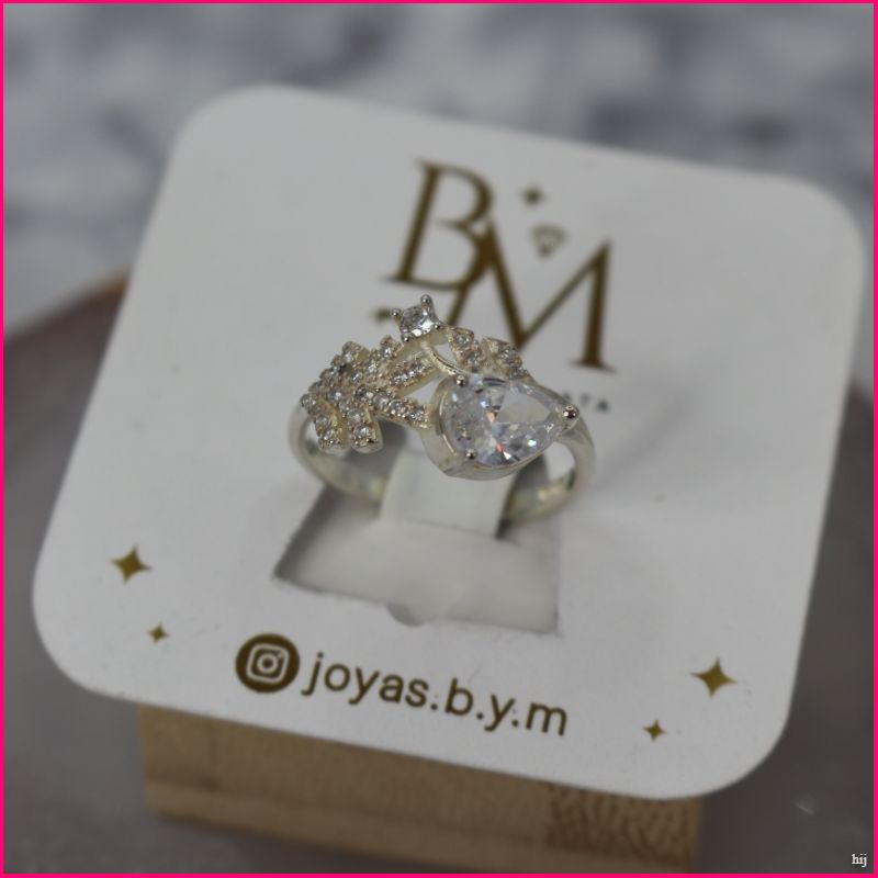 Anillo de Plata con Zirconia - Elegancia Brillante 💎✨