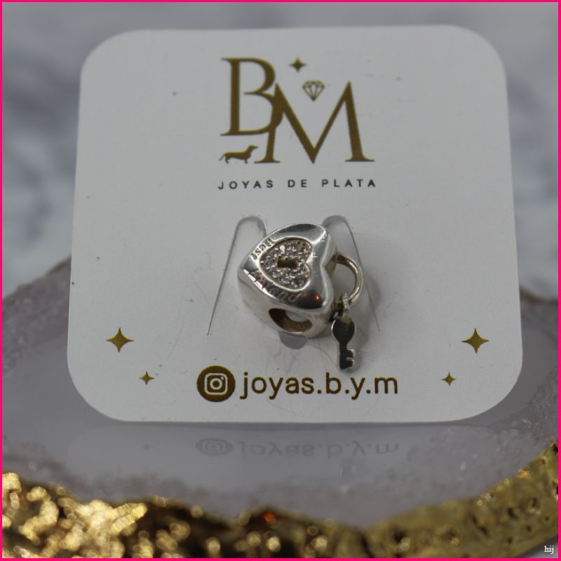 Charm Corazón con Llave 🔐❤️
