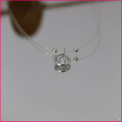 Collar Punto de Luz Invisible: Elegancia en su Forma Más Pura ✨