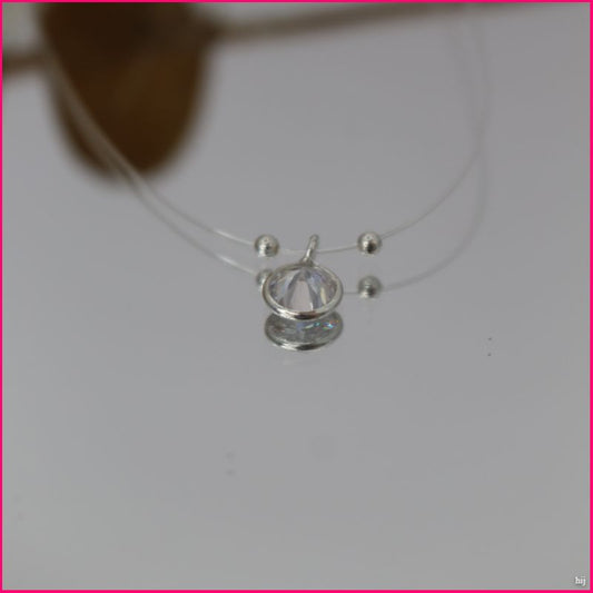 Collar Punto de Luz Invisible: Elegancia en su Forma Más Pura ✨