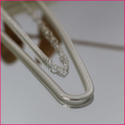 Collar Doble de Plata Brillante: El Detalle Sofisticado que Completa Tu Estilo ✨💎