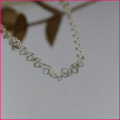 Collar con Broche Circular