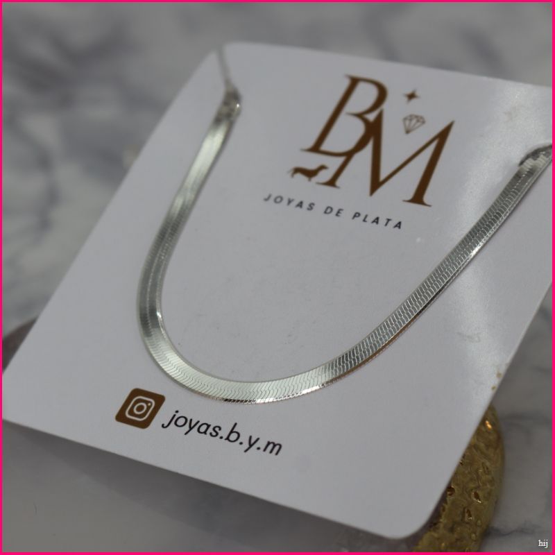 Collar Fino de Plata Brillante: La Elegancia en Su Forma Más Sutil ✨