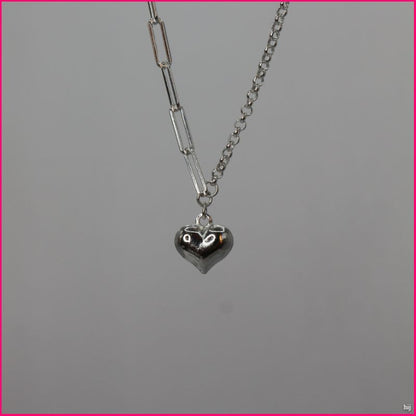 Collar Corazón Plateado: El Símbolo Perfecto de Elegancia y Amor 💖✨