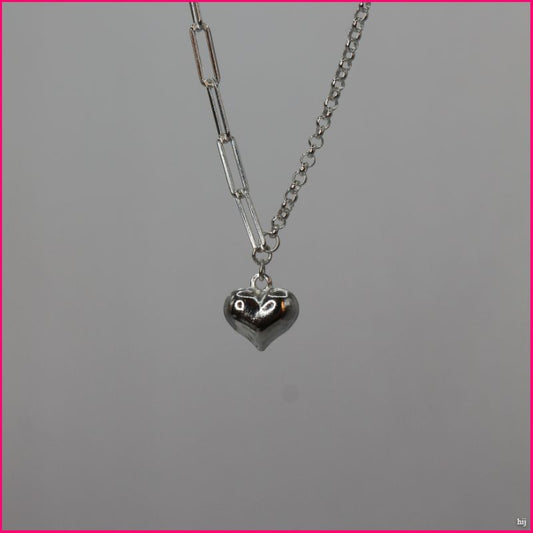 Collar Corazón Plateado: El Símbolo Perfecto de Elegancia y Amor 💖✨